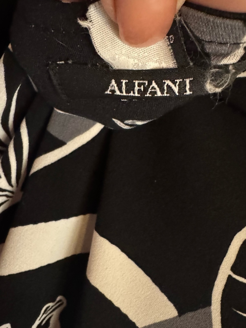 Alfani Black Floral Top w/Soft Blush & Gray Accents PLUS: 2X #M - Picture 8 of 8